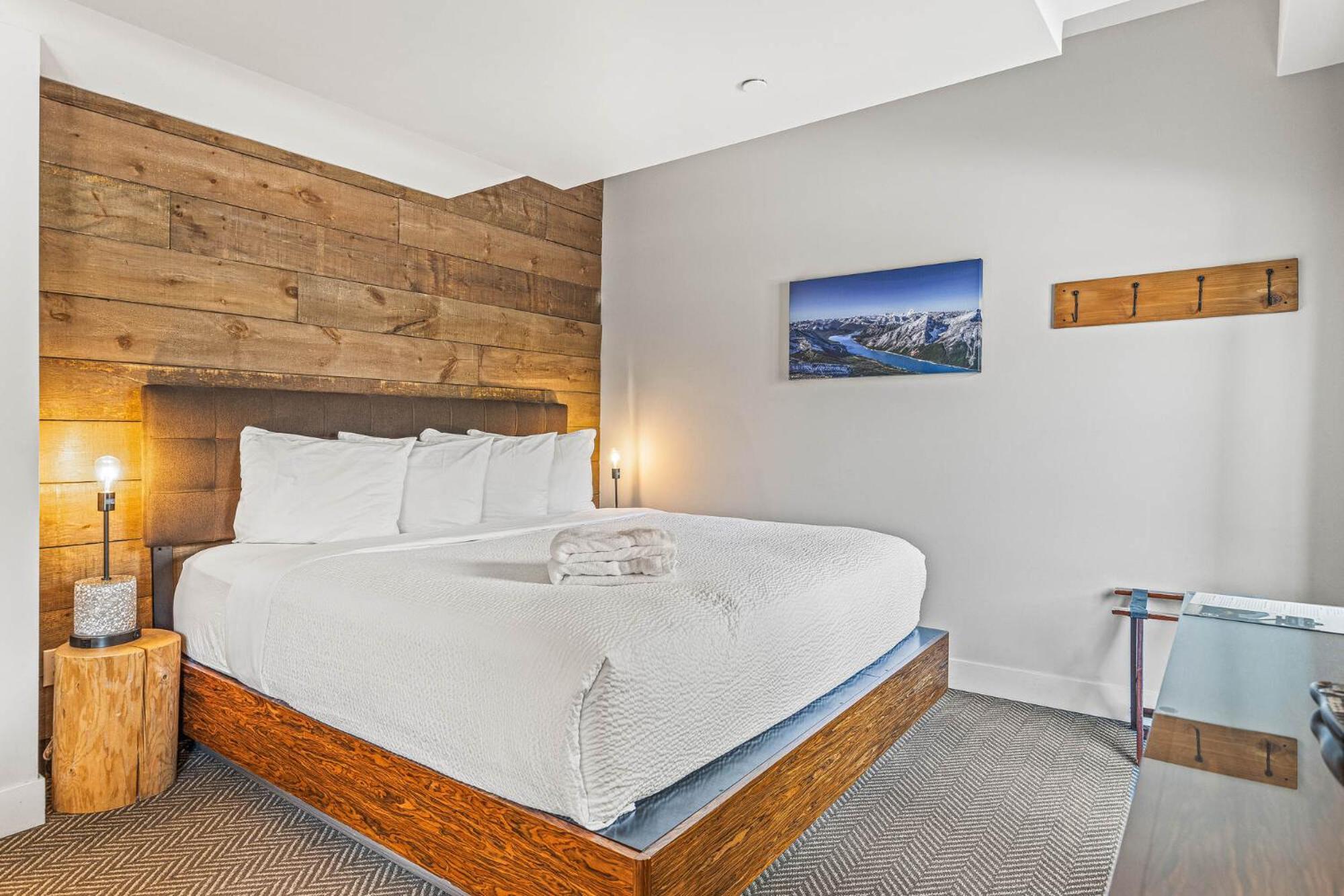 Basecamp Hotel 3*