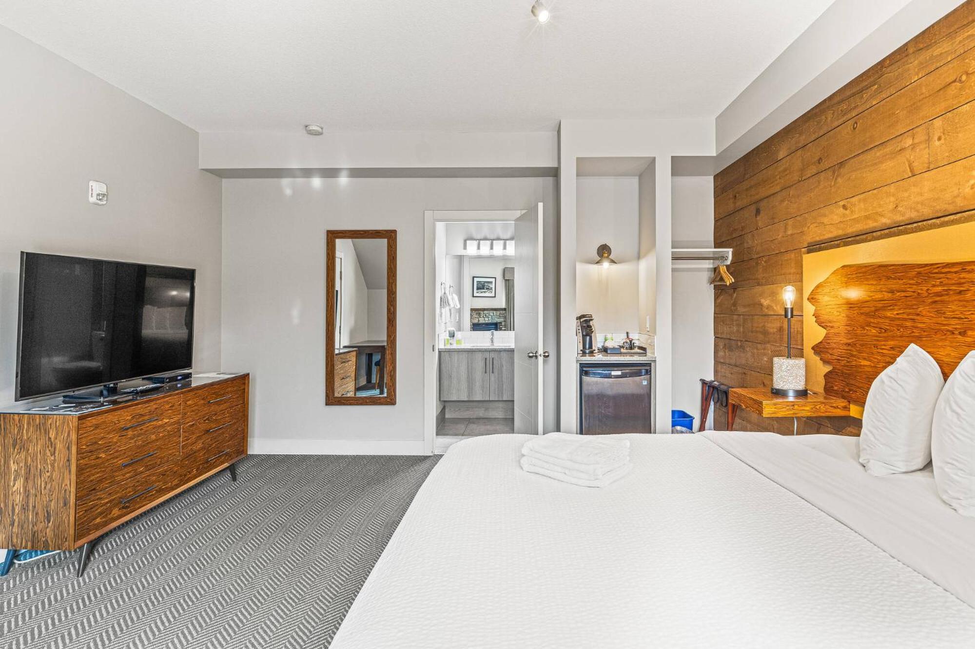 Basecamp Hotel 3*